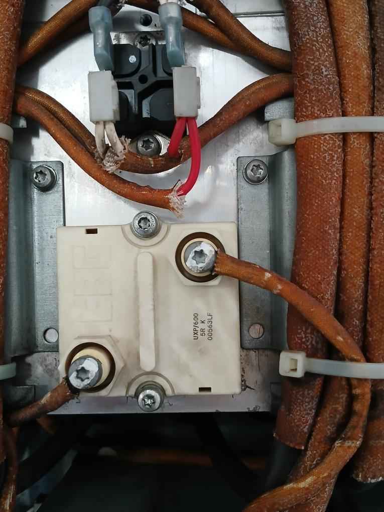 Abb Acs800-104-0580-7+e205+v991 Industrial Inverter Drive 0–690 Vac 486a 0–300hz - Image 10