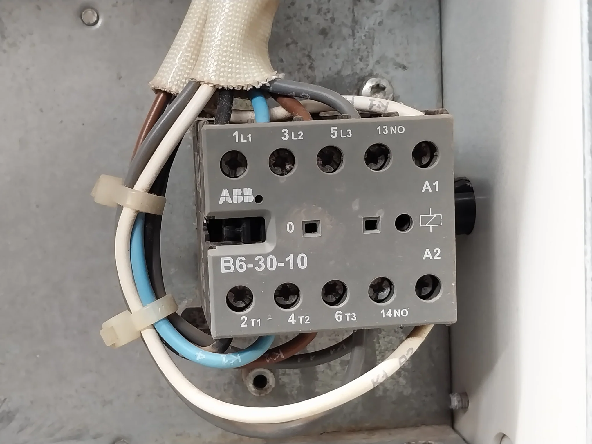 Abb Acs800-104-0580-7+E205+V991 Inverter Drive Module 68685192 Ip00 709–976 Vdc - Image 10
