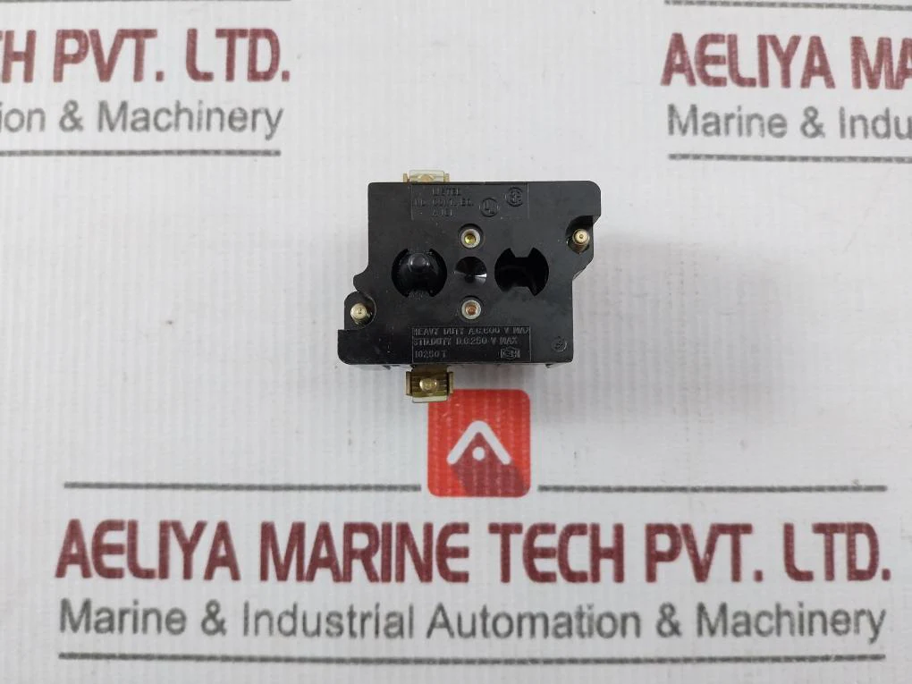 Cutler-hammer 10250 T53 Pushbutton Contact Block - Image 8