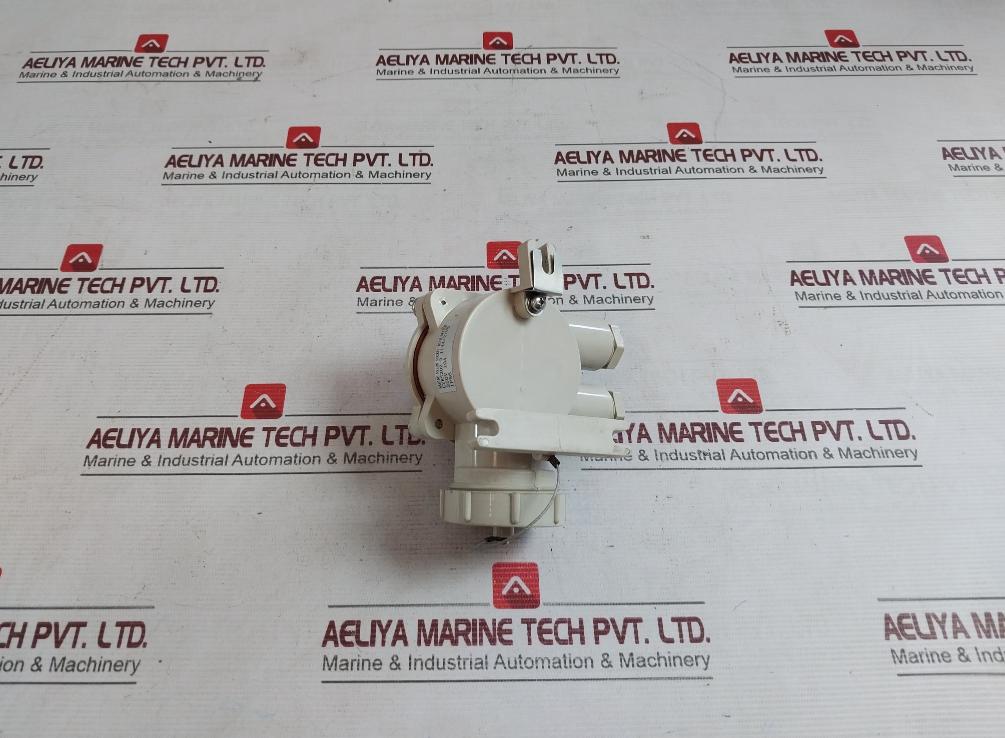 Czks202-3 Marine Nylon Socket With Switch 250V 10A 1144/2/Fs Ip56 - Image 4