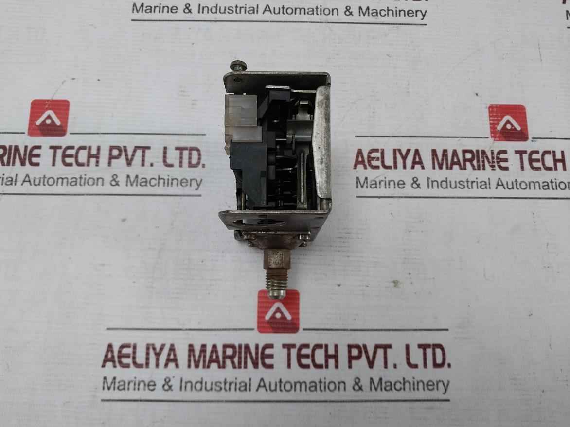 Danfoss Kp1 Pressure Switch Pb 17 Bar/Mwp 245 Psig Ac 15 10A - Image 8