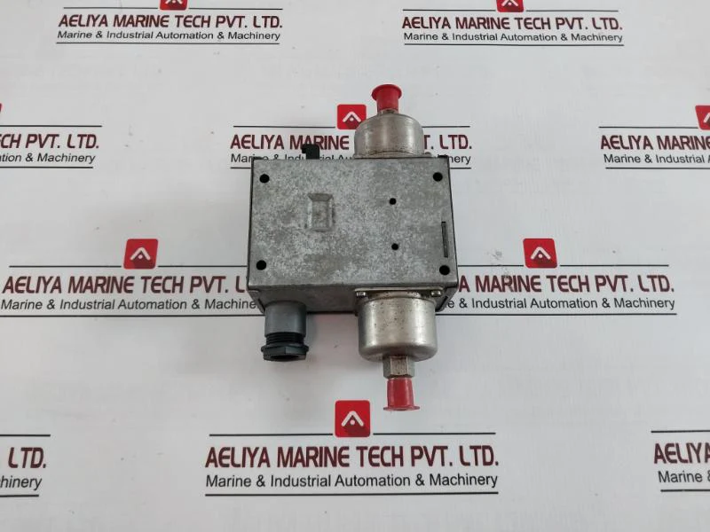 Danfoss Mp Differential Pressure Control 0.3-4.0 Bar 250V Ac - Image 2