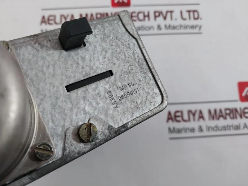 Danfoss Mp Differential Pressure Control 0.3-4.0 Bar 250V Ac - Image 6
