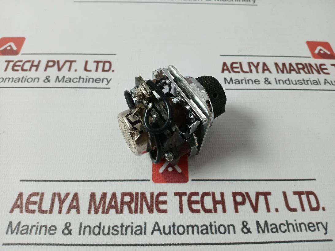 Eaton 10250T Potentiometer 10,000 Ohms 50V - Image 4