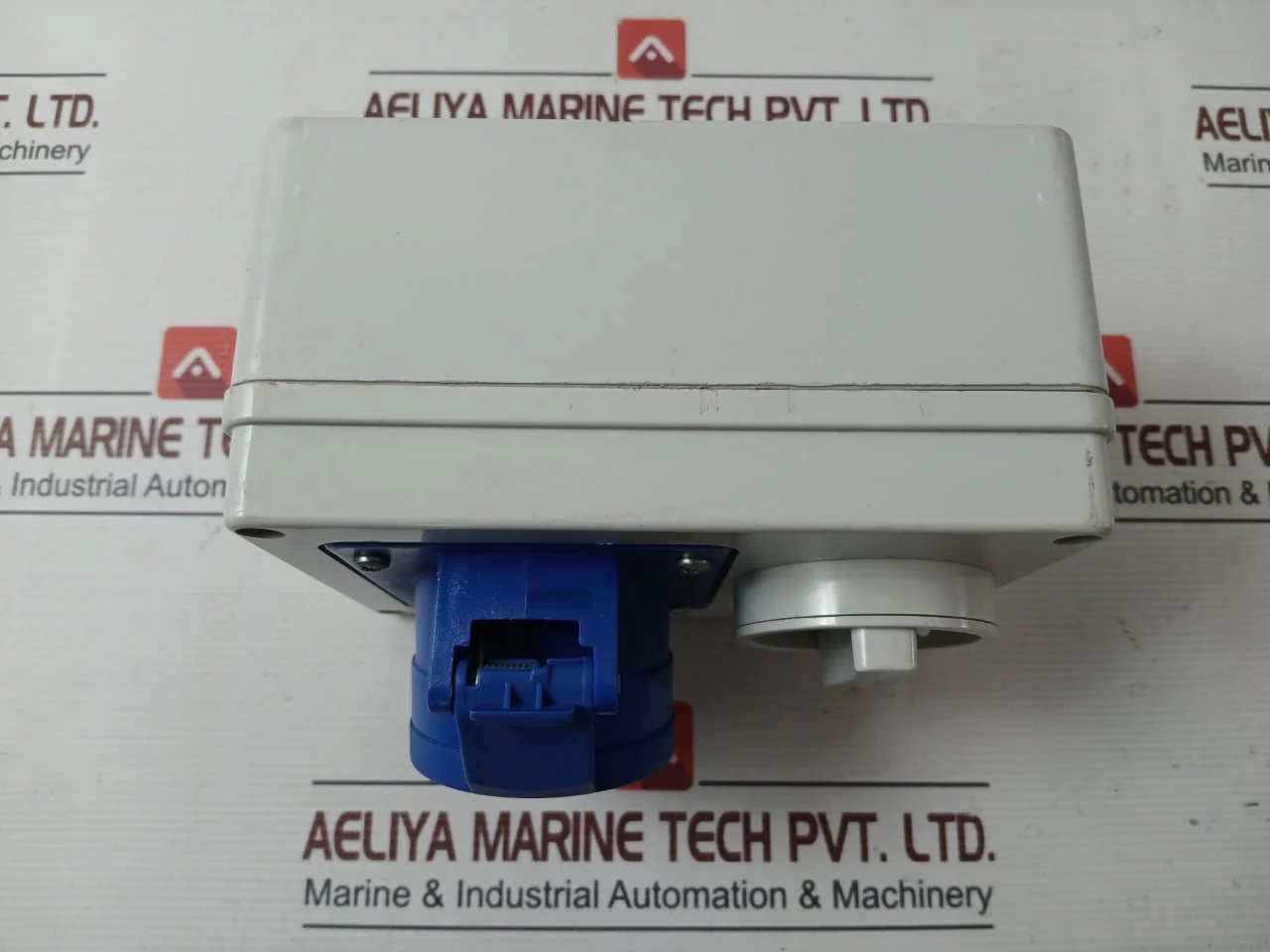 Ec Elettrocanali Ec692901 Industrial Socket With Rotary Isolator Switch Ec69250 - Image 4