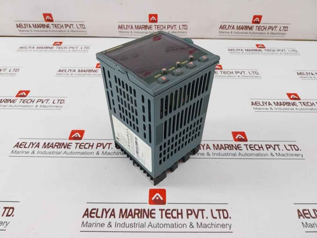 Eurotherm 2704 Temperature Controller 2A 240Vac, 0-10V 0-20Ma - Image 3