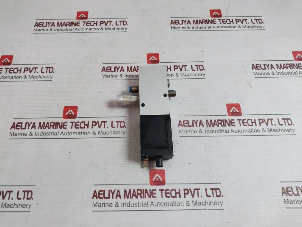 Festo Mpye-5-1/8-hf-010-b Proportional Directional Control Valve 24Vdc - Image 3