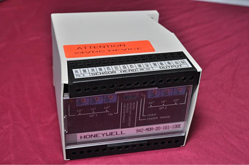 Honeywell 942-m0A-2D-1G1-130E Ultrasonic Proximity Sensor Control Module 24 Vdc - Image 2