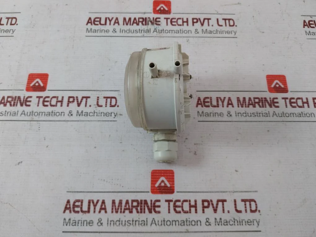 Huba Control 604.9000000 Differential Pressure Switch 0.2–3 Mbar Ip54 Max 75Mbar - Image 5