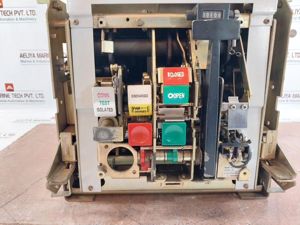 Hyundai Hat 12 3 Pole Air Circuit Breaker 660V Ac 50/60 Hz 400 A (Not Working) - Image 16
