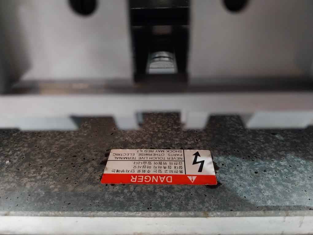 Hyundai Uan16A3B M1C1S168J Air Circuit Breaker 1000V 3-pole 50/60Hz - Image 11