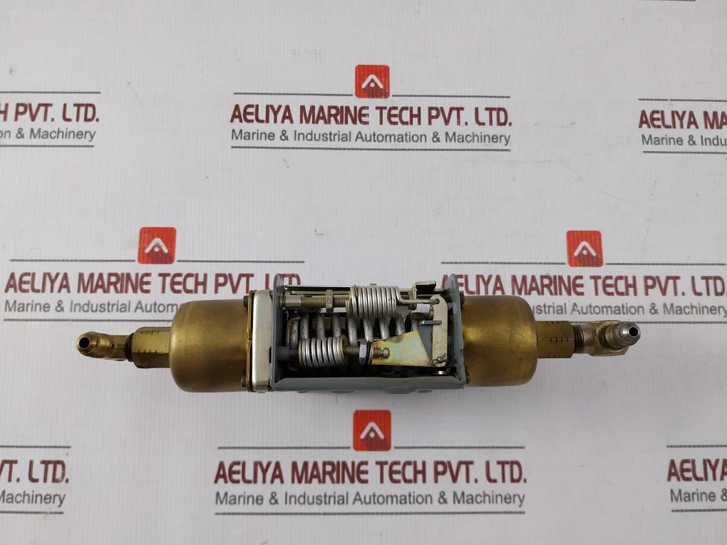 Johnson Controls P74Ba-10 Differential Pressure Control Switch 120-600 Vac - Image 10