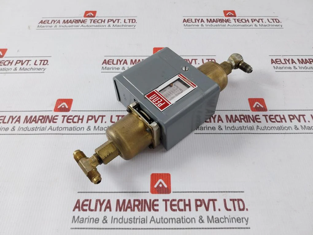 Johnson Controls P74Ba-10 Differential Pressure Control Switch 120-600 Vac - Image 3