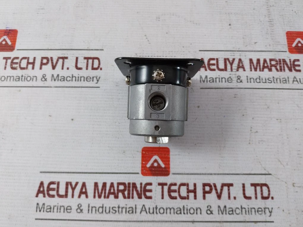Koganei 250A Air-piloted Valve 0-0.9 Mpa E 63N - Image 6