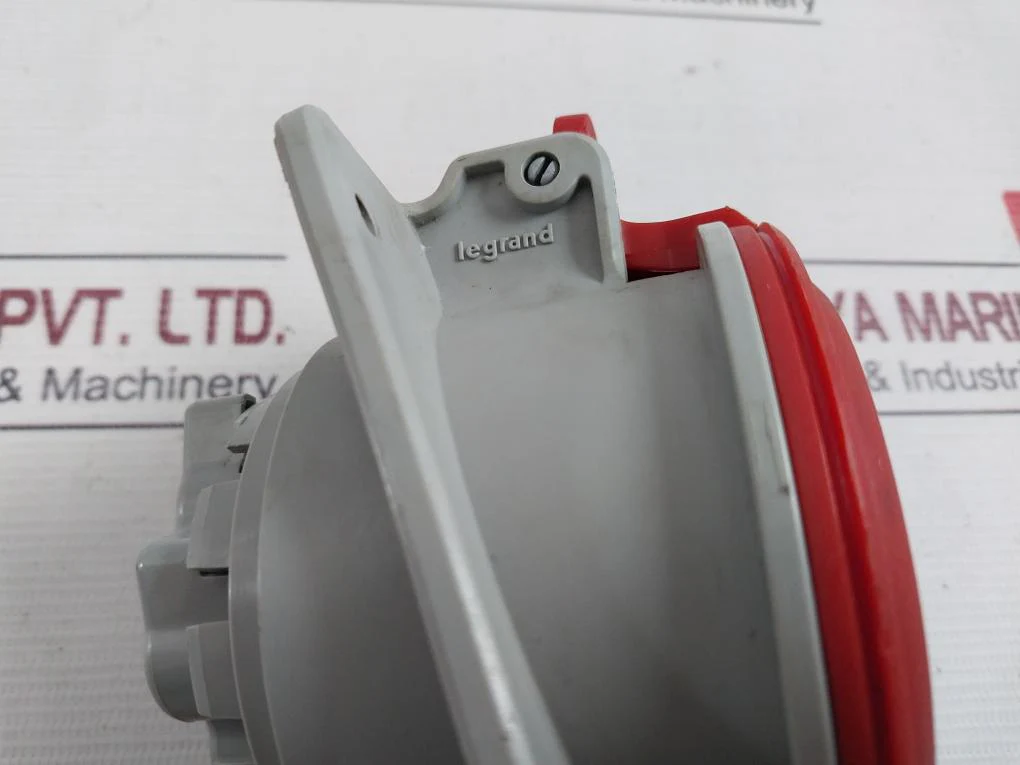 Legrand 5 552 89 Industrial Panel Mounting Socket A071496 - Image 9