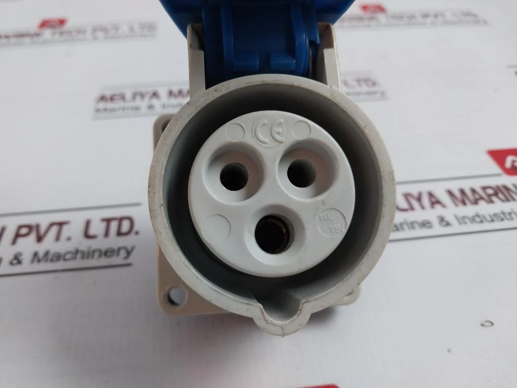 Legrand 573 54 Blue Power Socket 3 Poles 16A 750V - Image 7