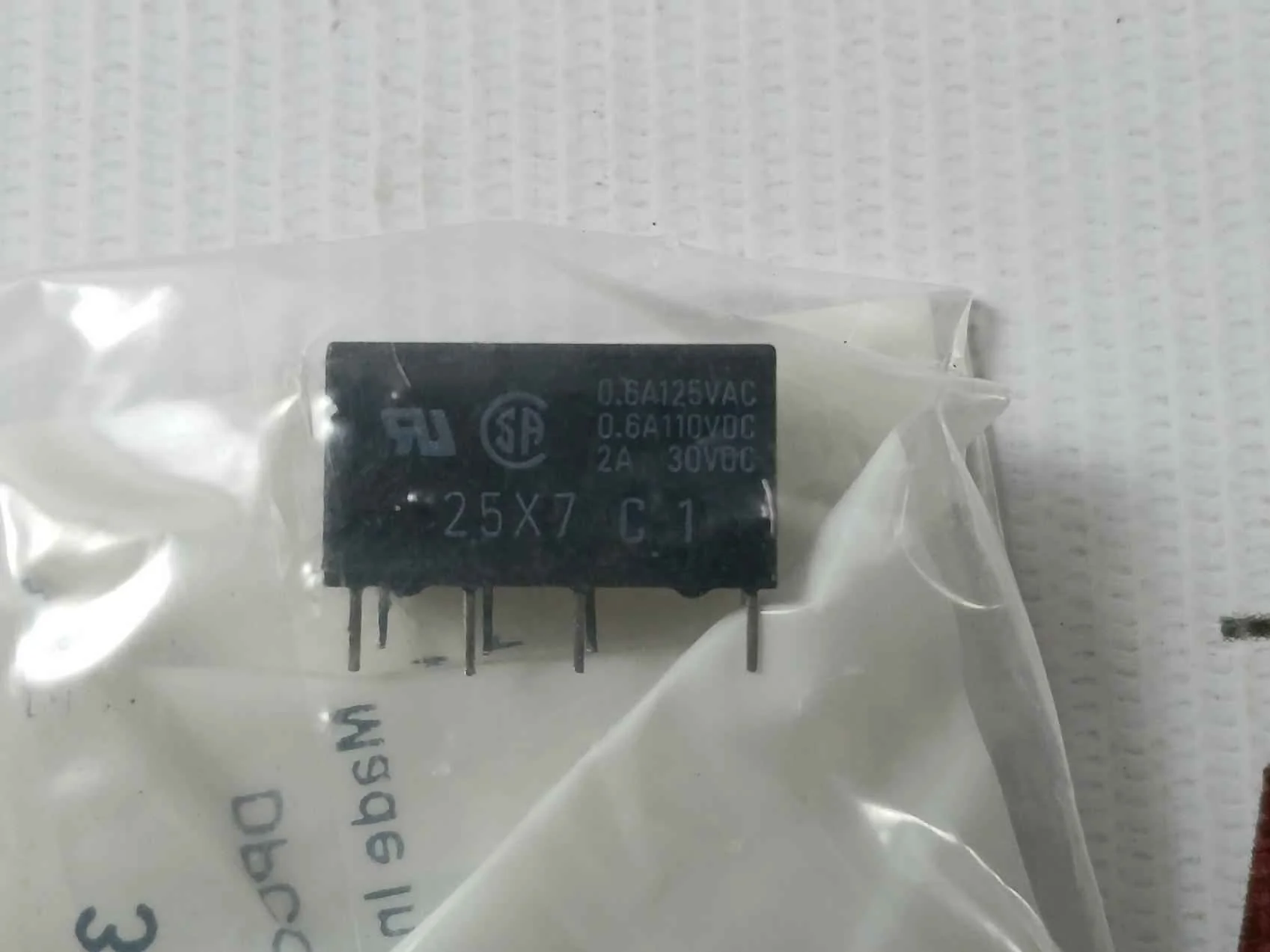 Lot Of 6X Omron G5V-2 Pcb Miniature Relay 2A 30Vdc 0.6A - Image 6