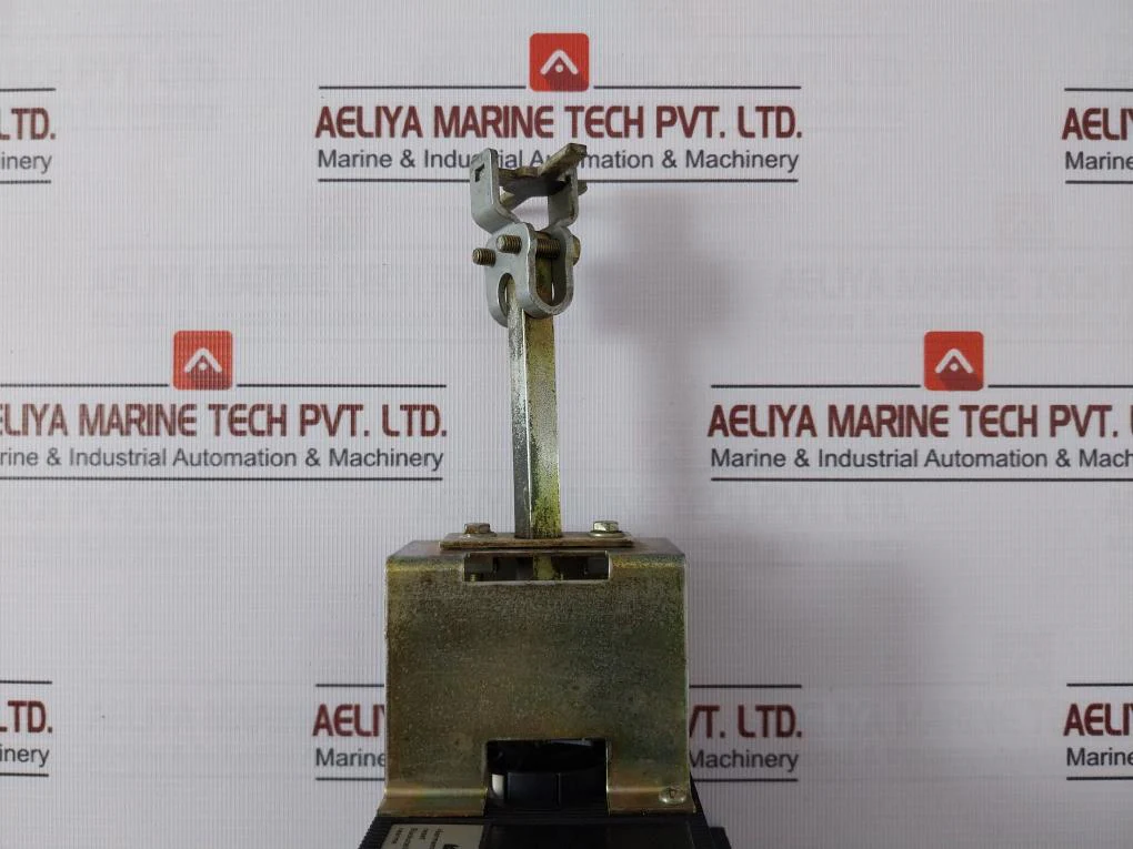 Merlin Gerin C161Ni Circuit Breaker 3 Poles 160A 690Vac 500Vdc - Image 10