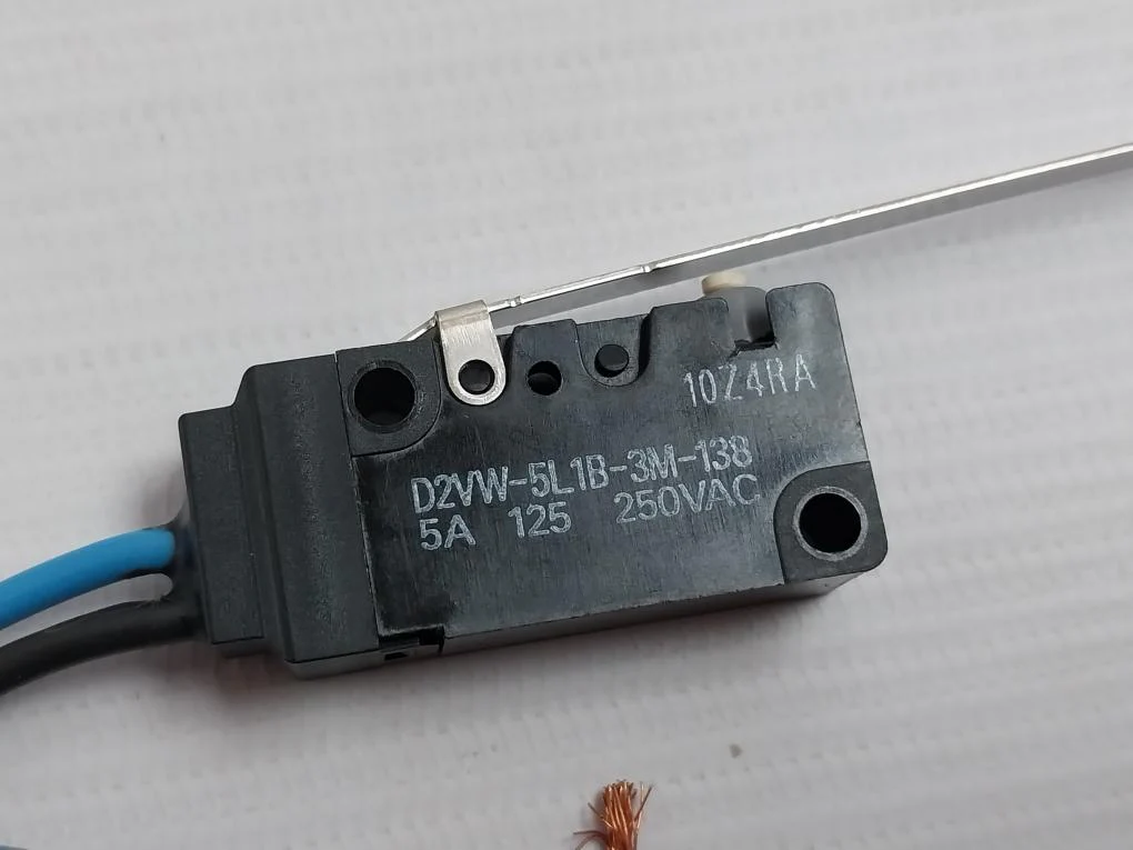 Omron D2Vw-5L1B-3M-138 Microswitch With Lever And Wire Leads - Image 5