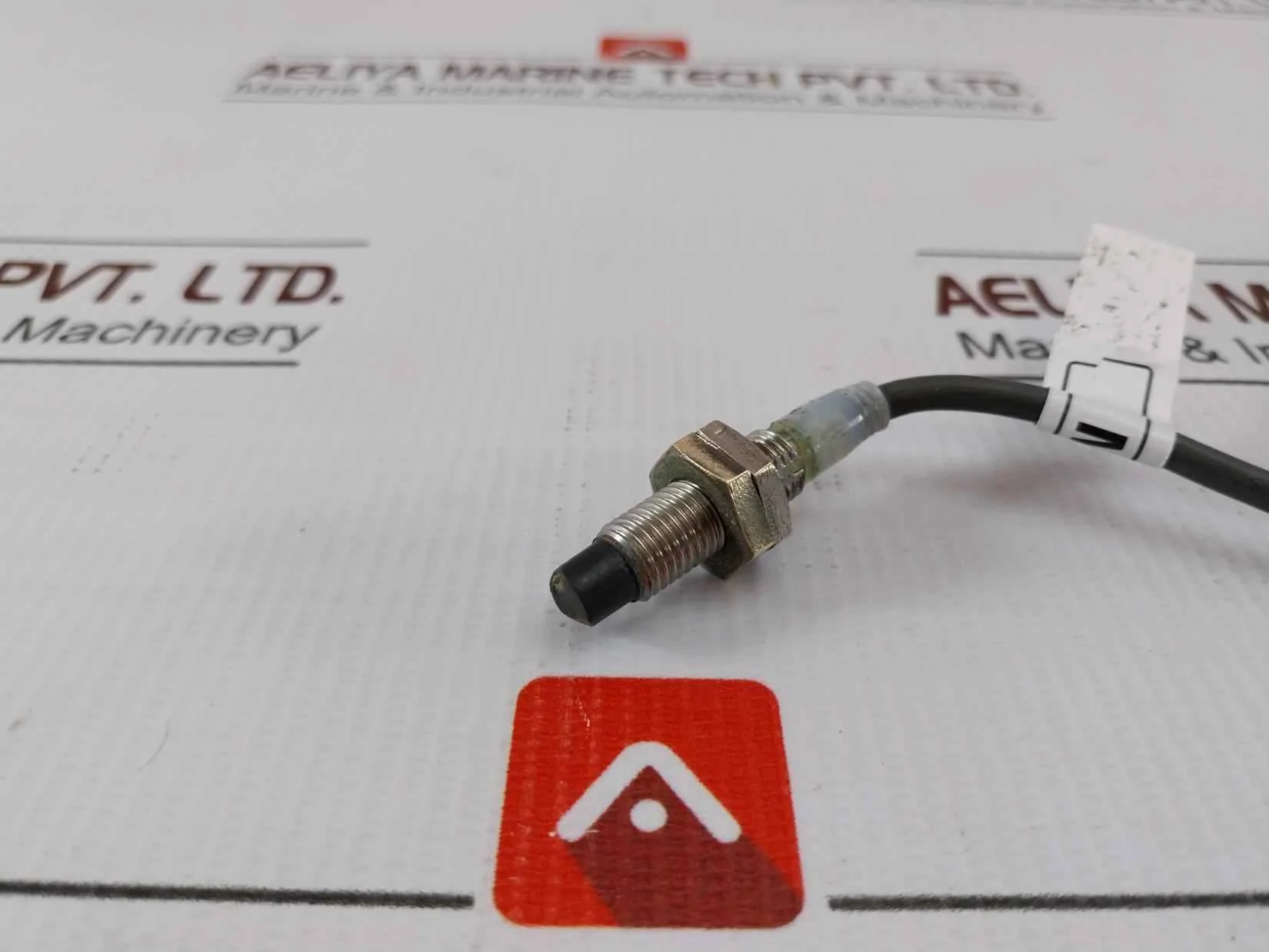Omron E2A-s08Kn04-wp-g1 Proximity Sensor 2 Meter 24Vdc 4.0Mm - Image 4