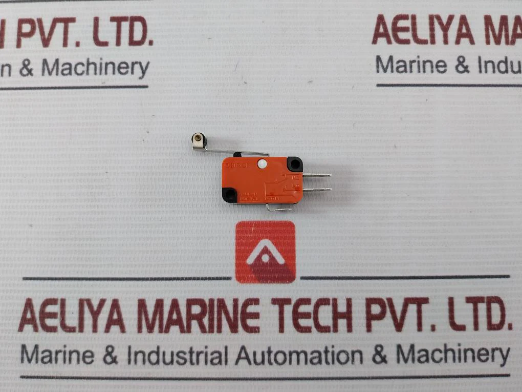 Omron V-156-1C25 Roller Lever Micro Switch - Image 3