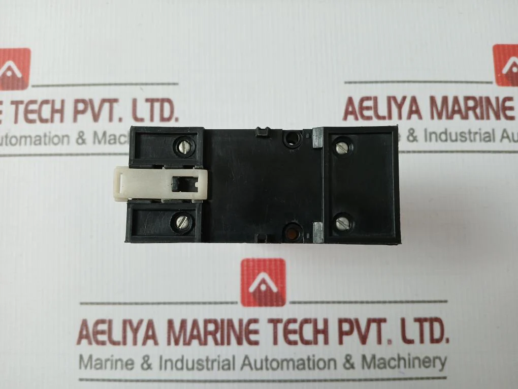 Paramount Series P3 2C/O F Z Relay With Socket Base 10 Amp 250 Vac - Image 2