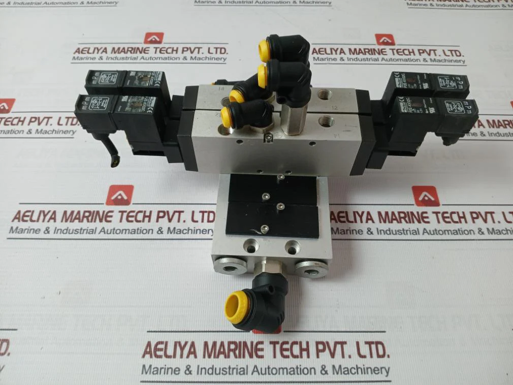 Parker 9121594806X Manifold Bar And Solenoid Valve P2E-kv32C 24Vdc 10 Bar/145Psi - Image 2