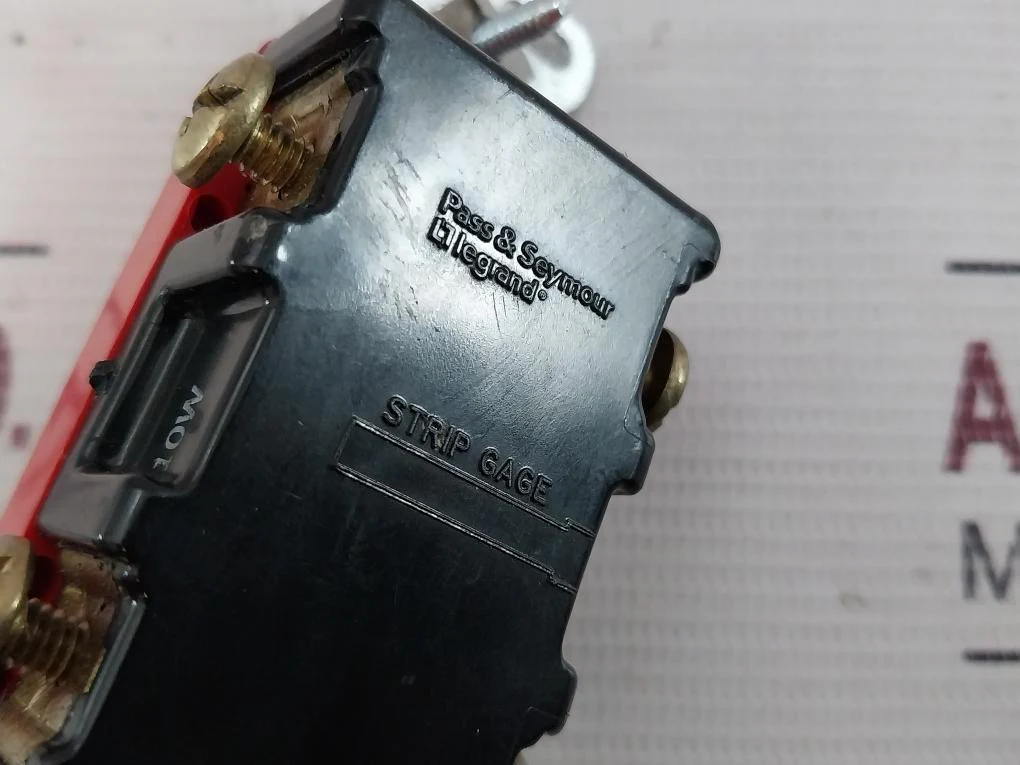 Pass & Seymour 20A Specification Grade Rocker Switch 120-277V - Image 11