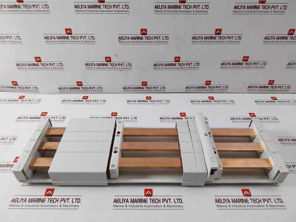 Rittal Sv 9340.000 Busbar System 3ph 600/480vac 63a Awg10-6 44 Lb-in/75c Copper Rails - Image 3