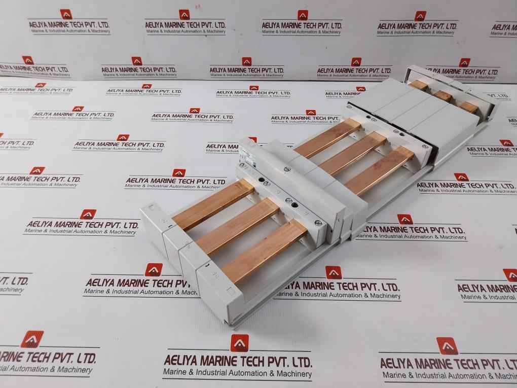 Rittal Sv 9340.000 Busbar System 3ph 600/480vac 63a Awg10-6 44 Lb-in/75c Copper Rails - Image 4