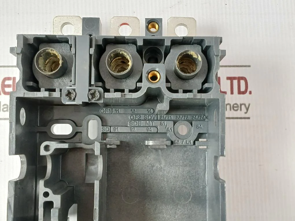 Schneider Electric Lv429266 3 Pole Plug In Base Compact Nsx100-250 - Image 5