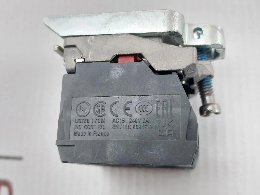 Schneider Electric Zb4Bw0M15 Contact Assembly And Light Block - Image 4