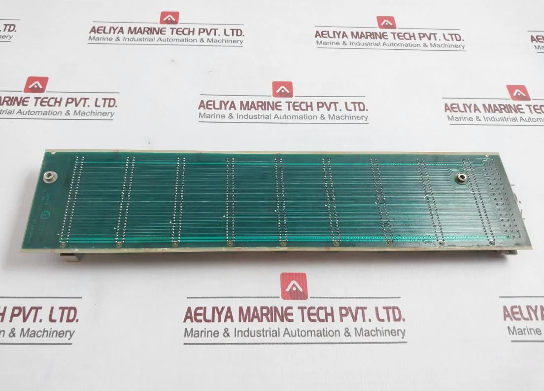 Siemens 811 0255 01 A Card Rack Printed Circuit Board - Image 2