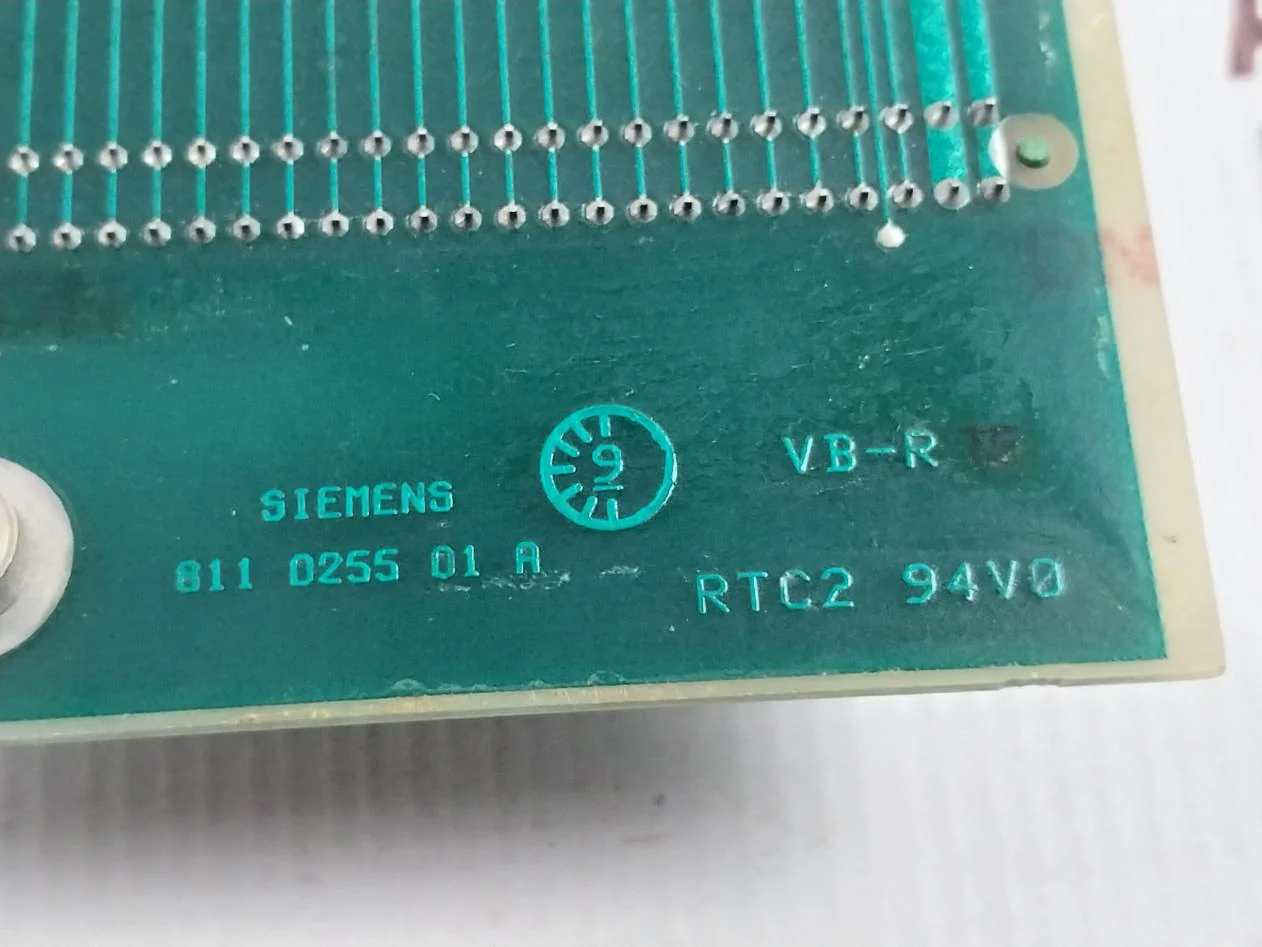 Siemens 811 0255 01 A Card Rack Printed Circuit Board - Image 3