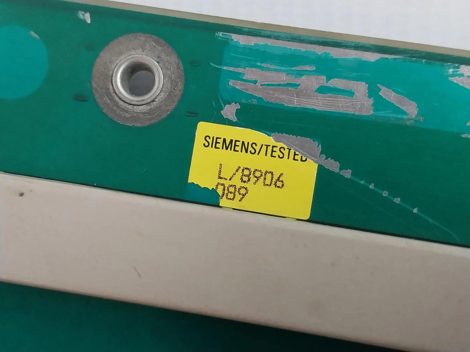 Siemens 811 0255 01 A Card Rack Printed Circuit Board - Image 4