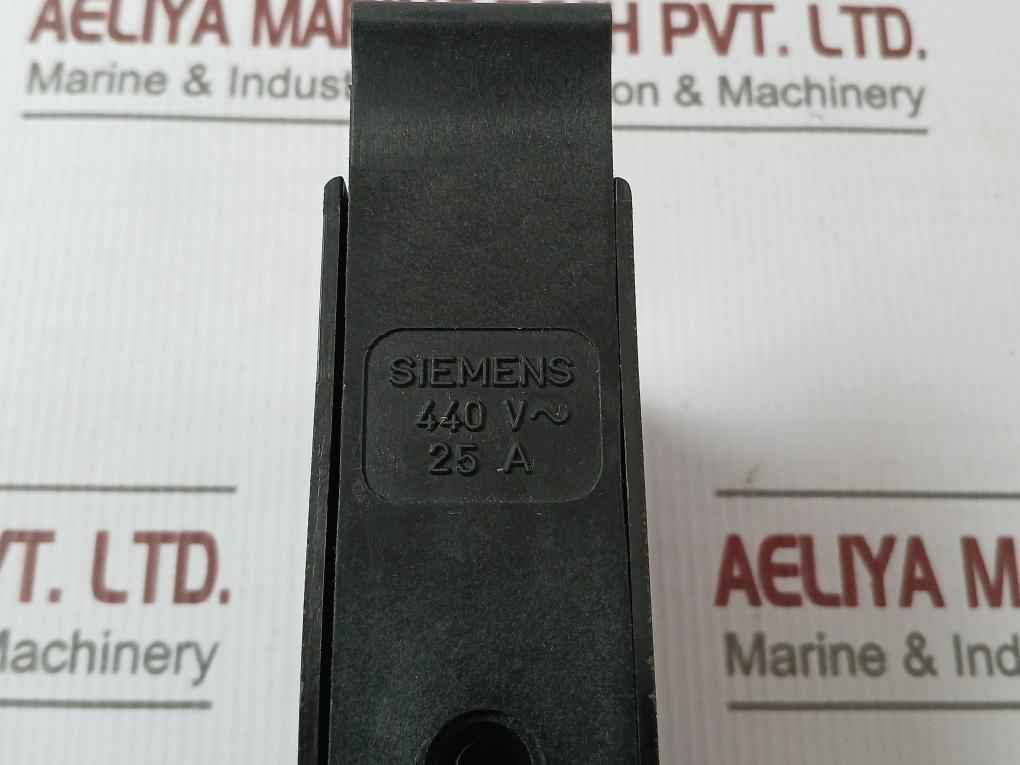 Siemens Miniature Circuit Breaker 440V~ - Image 7