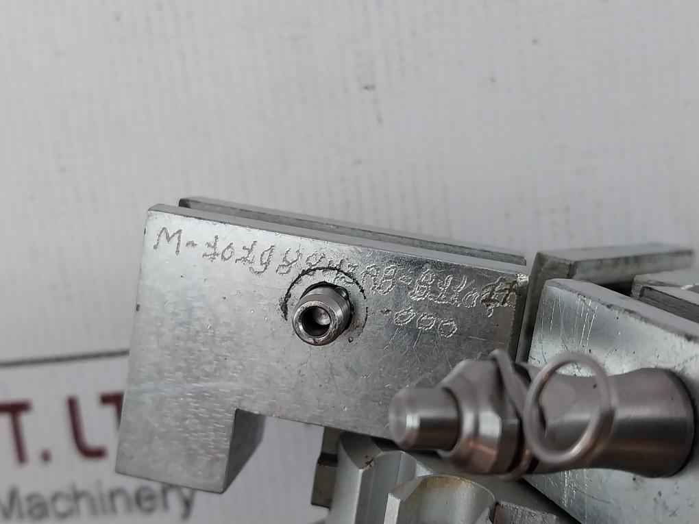 Smc Mhs3 32D-m9Pvz Air Gripper 0.6Mp - Image 9