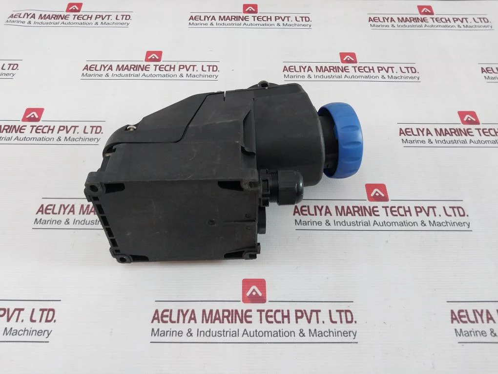 Stahl 8570/11-306 Wall Mounted Socket 200-250V - Image 4