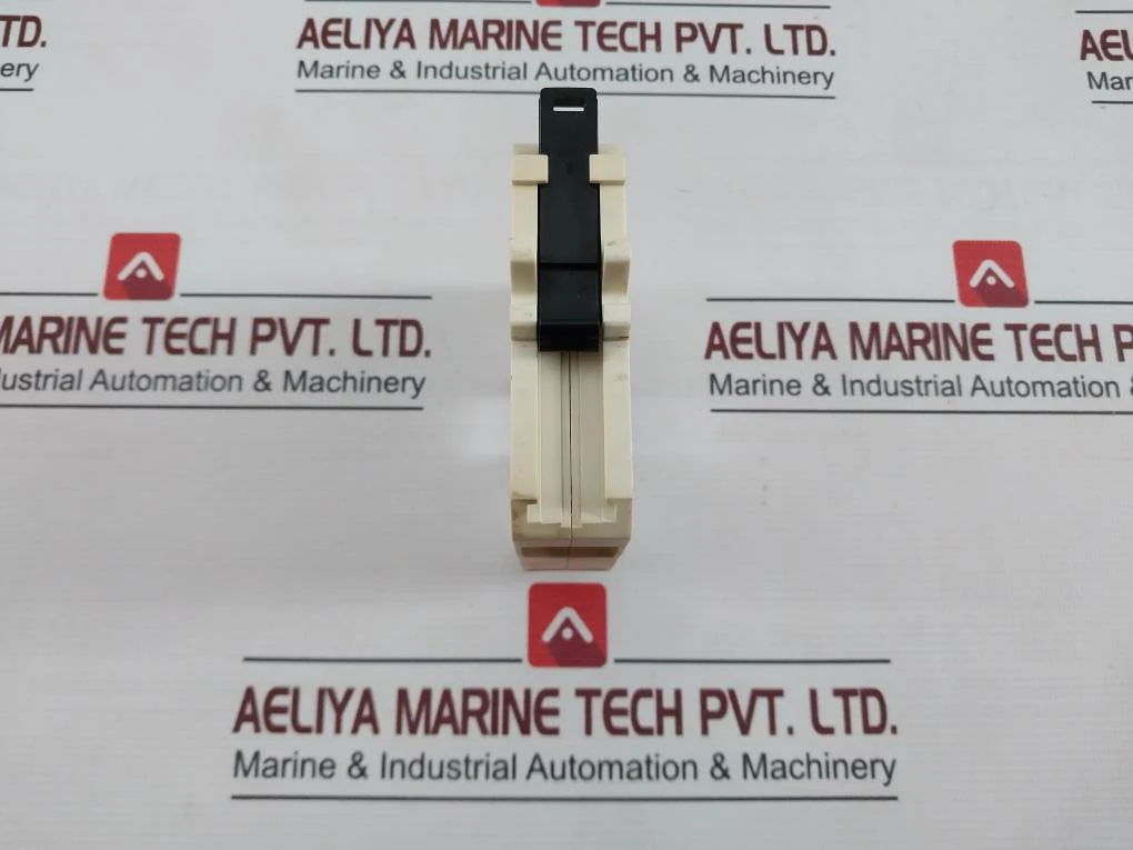 Telemecanique Ab1-vv7032 Terminal Block 750V 900V Dc 265A - Image 3