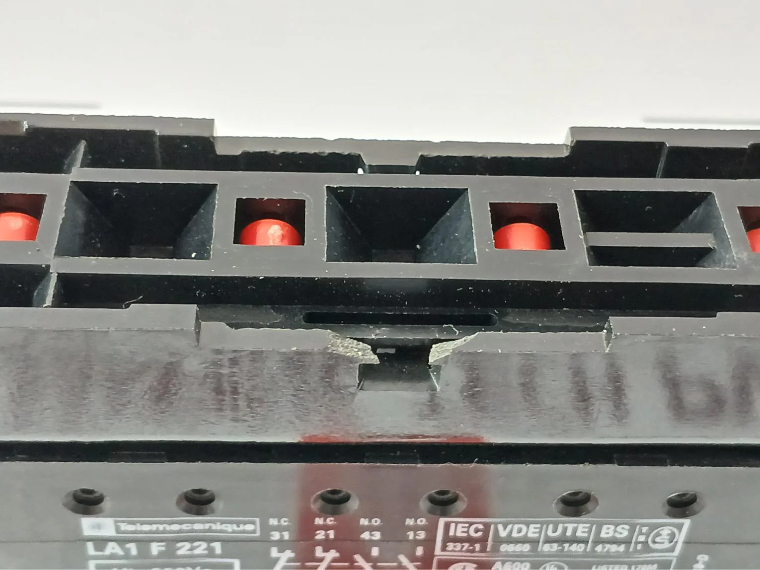 Telemecanique La1 F 221 Contactor Auxiliary Block 660V 15A - Image 8