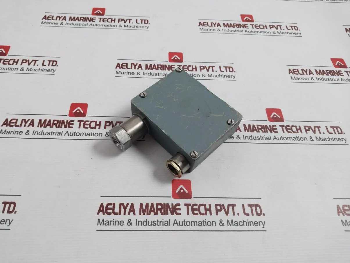 Trafag 8202 Pressure Transmitter 36V/15 Bar - Image 5