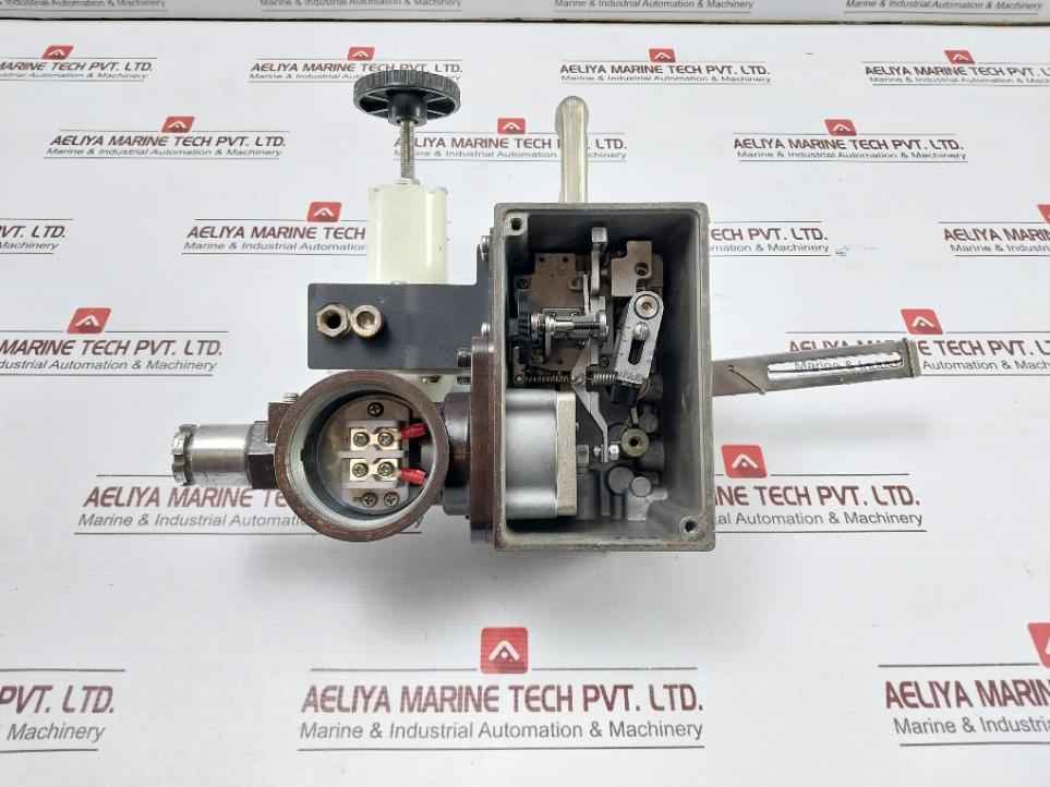 Yamatake 17-12Bldy1Rgsr-c1-x Valve Positioner W/ Air Regulator Kz03-2A 4-20Madc - Image 7
