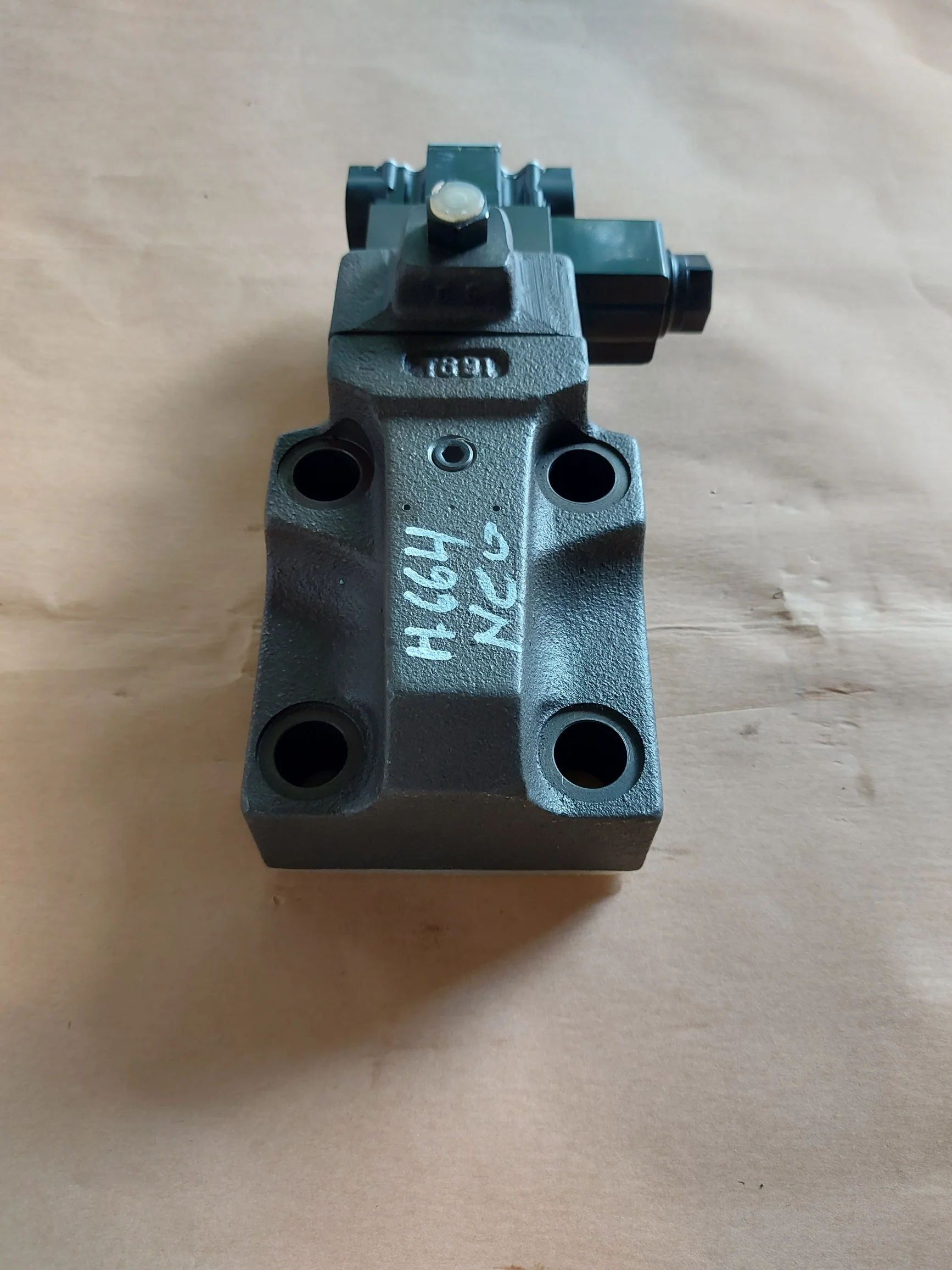 Yuken Kogyo Bsg-10-2B3B-a100-48 Relief Valve Vk317882-9 G1/2 T891 - Image 2